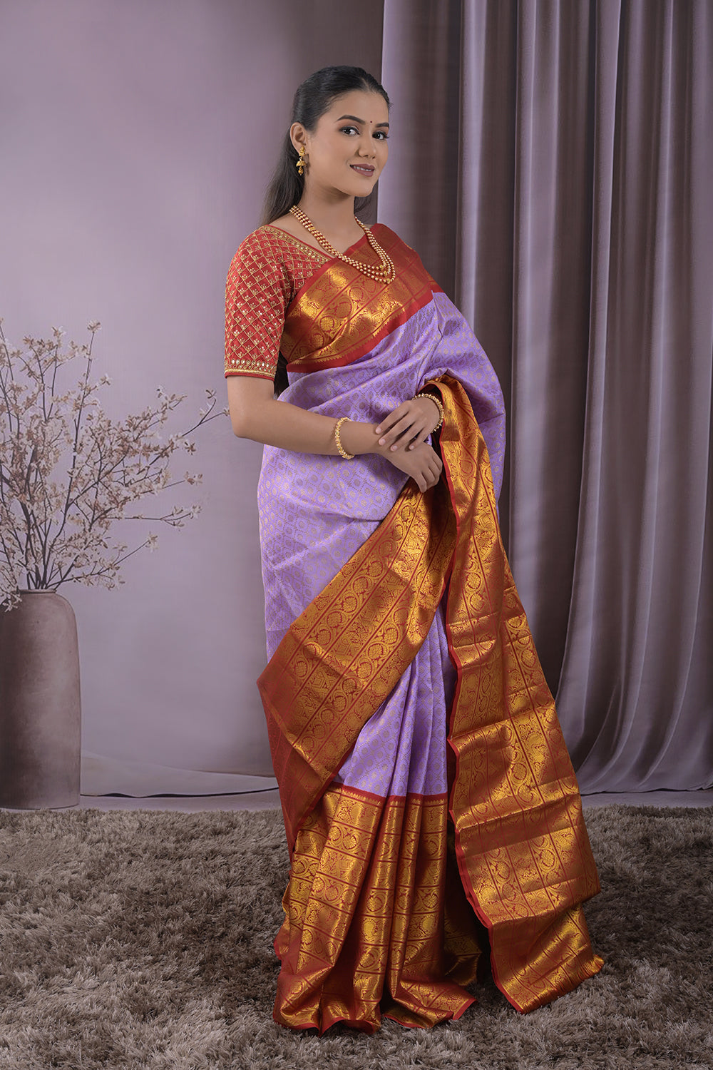Kanjivaram Woven Gold Jari Jaal Weave