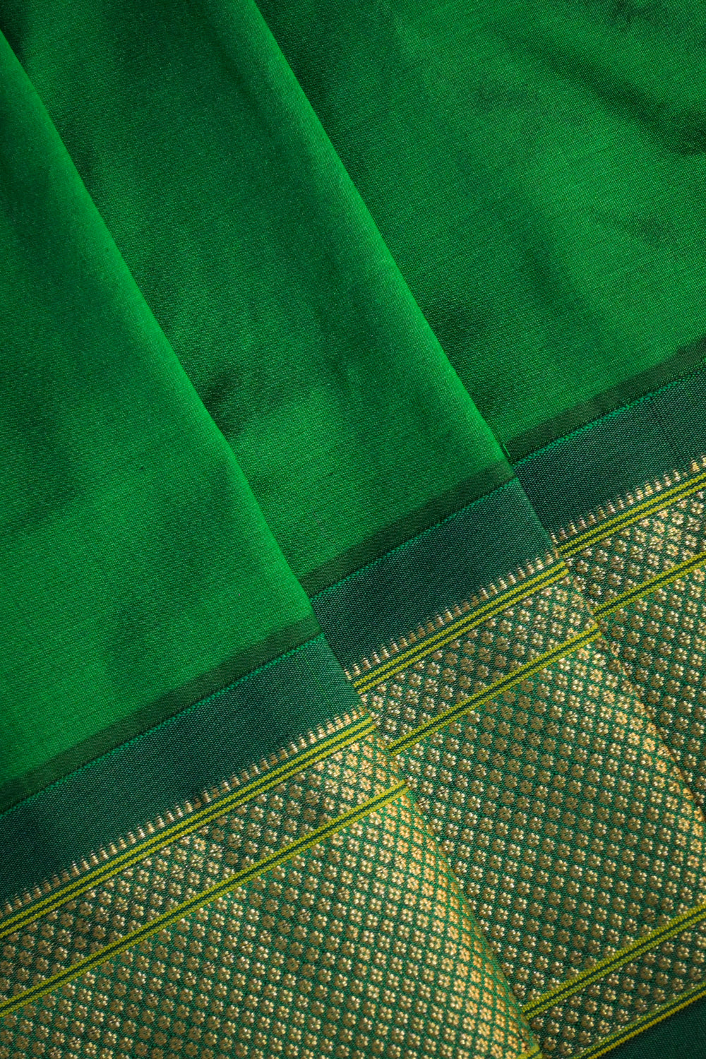 9yard Handwoven Pure Paithani With Peacock Meena Buttis