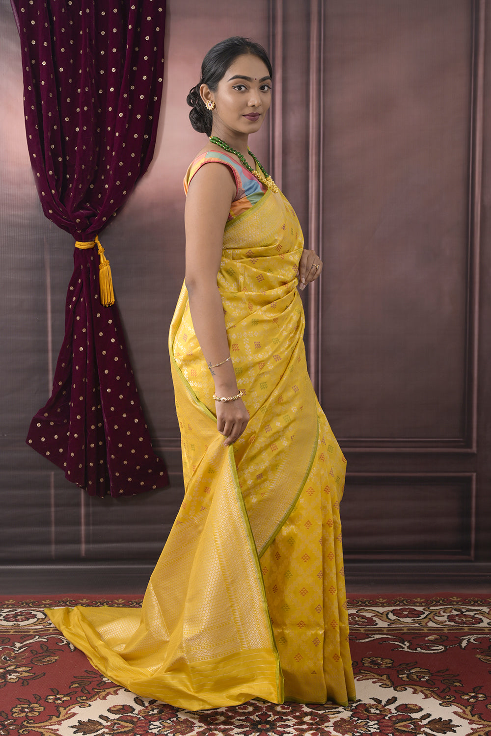 Banarasi Woven All Over Jaal With Triangular Motifs