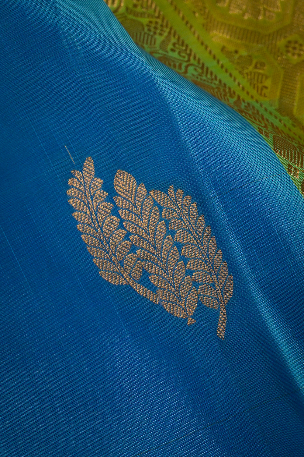 Soft Silk Borderless With Triple Leaves Motifs