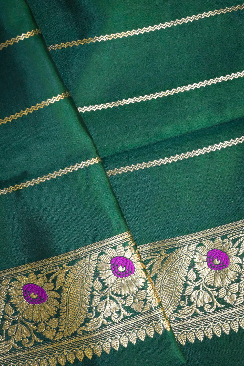 Banarasi Woven Jari Leaf Motifs With Meenakari Jari Necklace Border