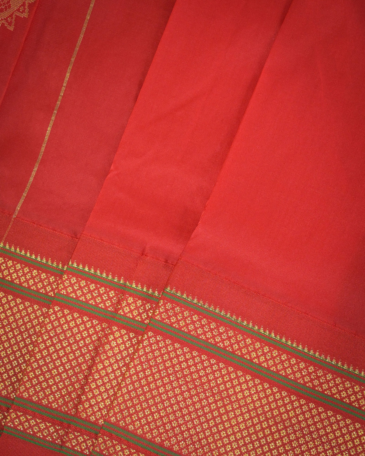 Royal blue Silk Paithanis Woven paithani with red contrast