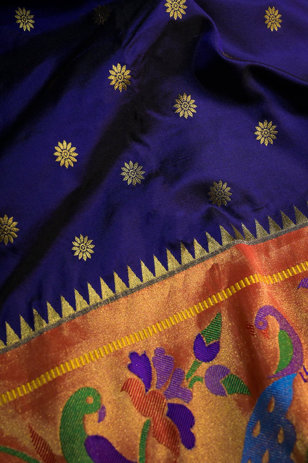 Paithani Handwoven Paithani With Lotus peacock Border