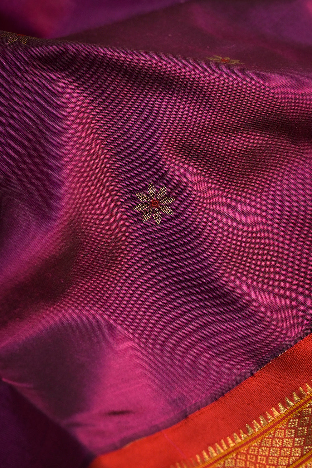 9yard Handwoven Pure Paithani With Meena Buttis And Red Contrast