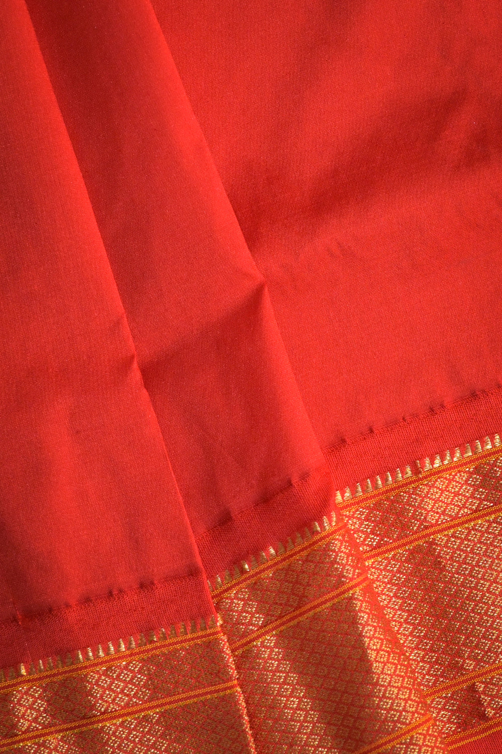 9yard Handwoven Pure Paithani With Meena Buttis And Red Contrast