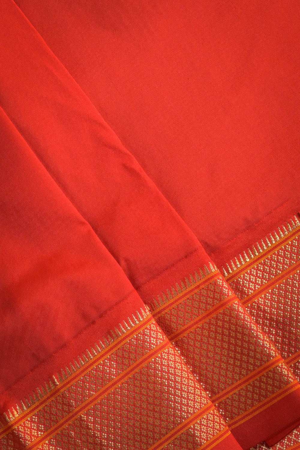 9yard Handwoven Pure Paithani With Chakra Meena Buttis And Red Contrast