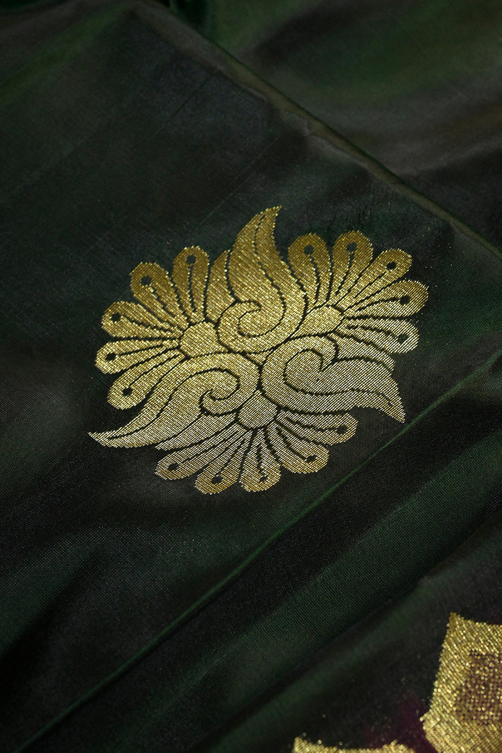 Soft Silk Woven Jari Motifs With Double Border