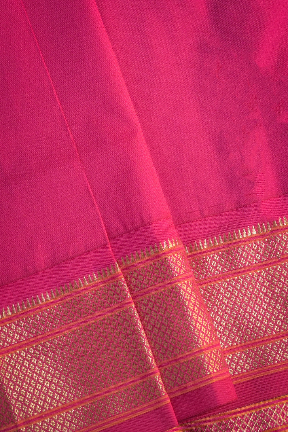 9yard Handwoven Pure Paithani With Chakra Meena Buttis And Pink Contrast
