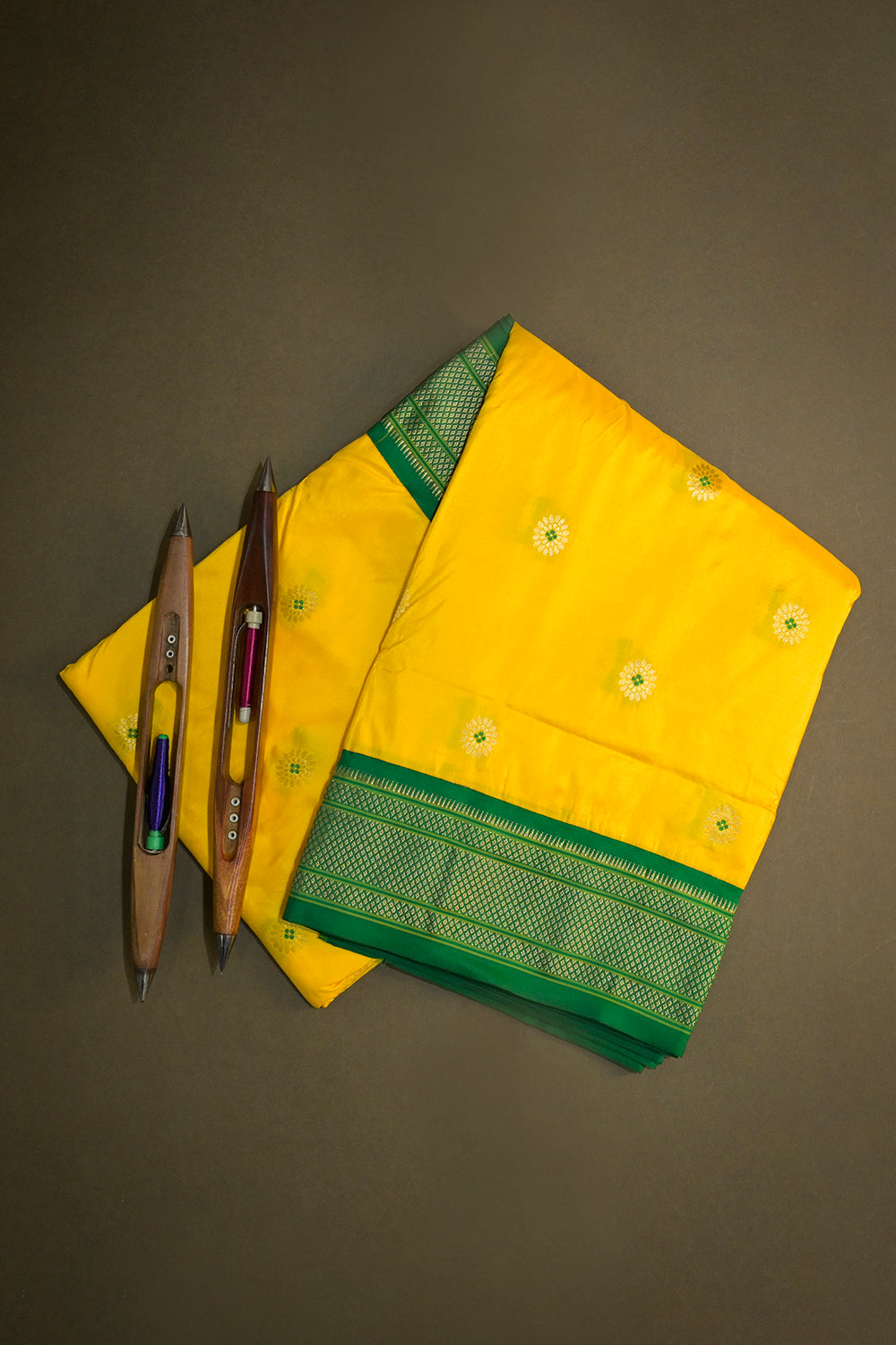 9yard Handwoven Pure Paithani With Chakra Meena Buttis And Green Contrast