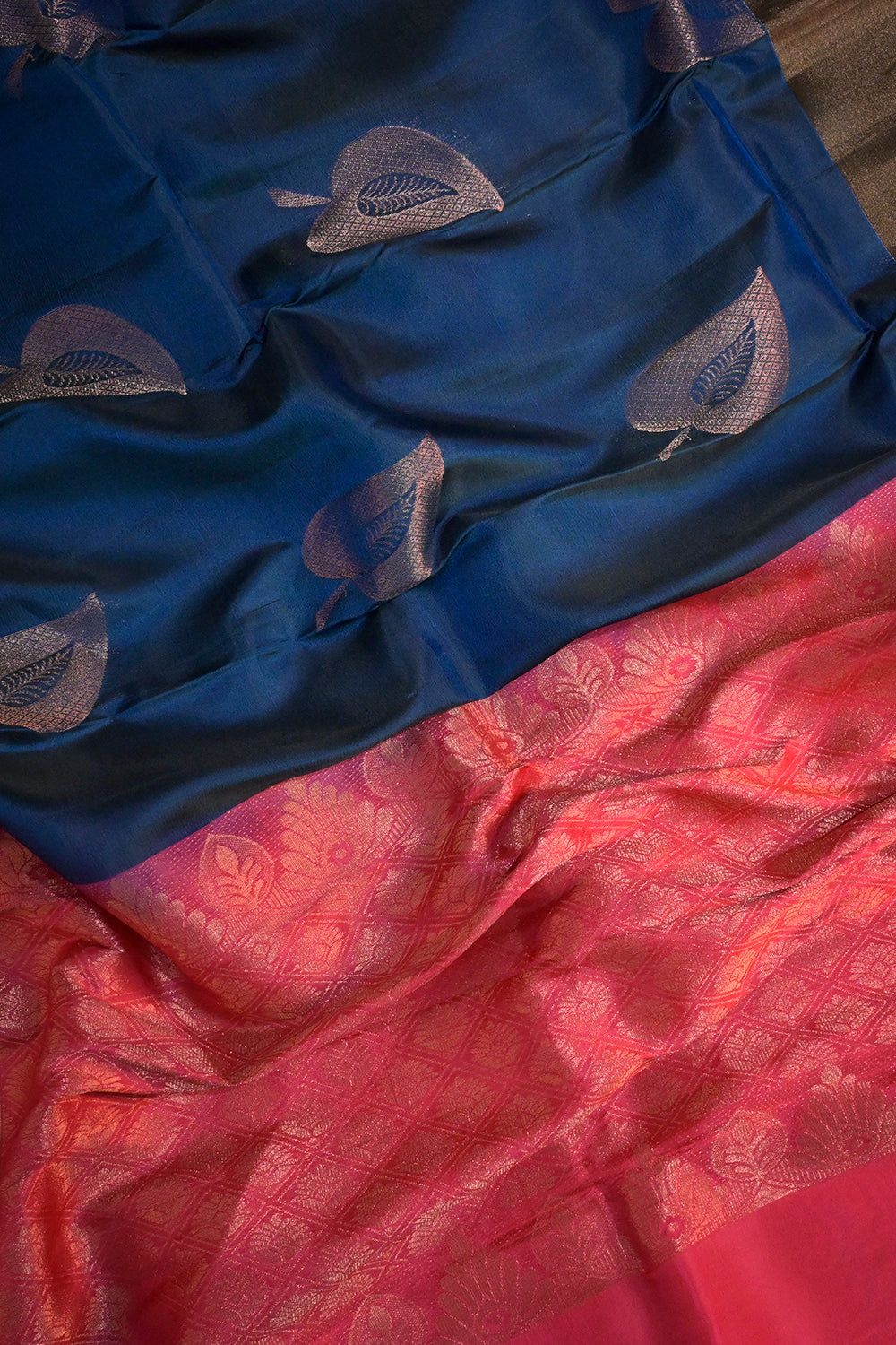 Soft Silk Woven Jari Motifs With Double Border