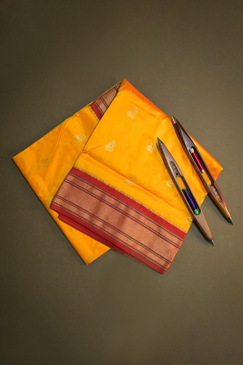 9yard Handwoven Pure Paithani With Peacock Jari Buttis And Red Contrast