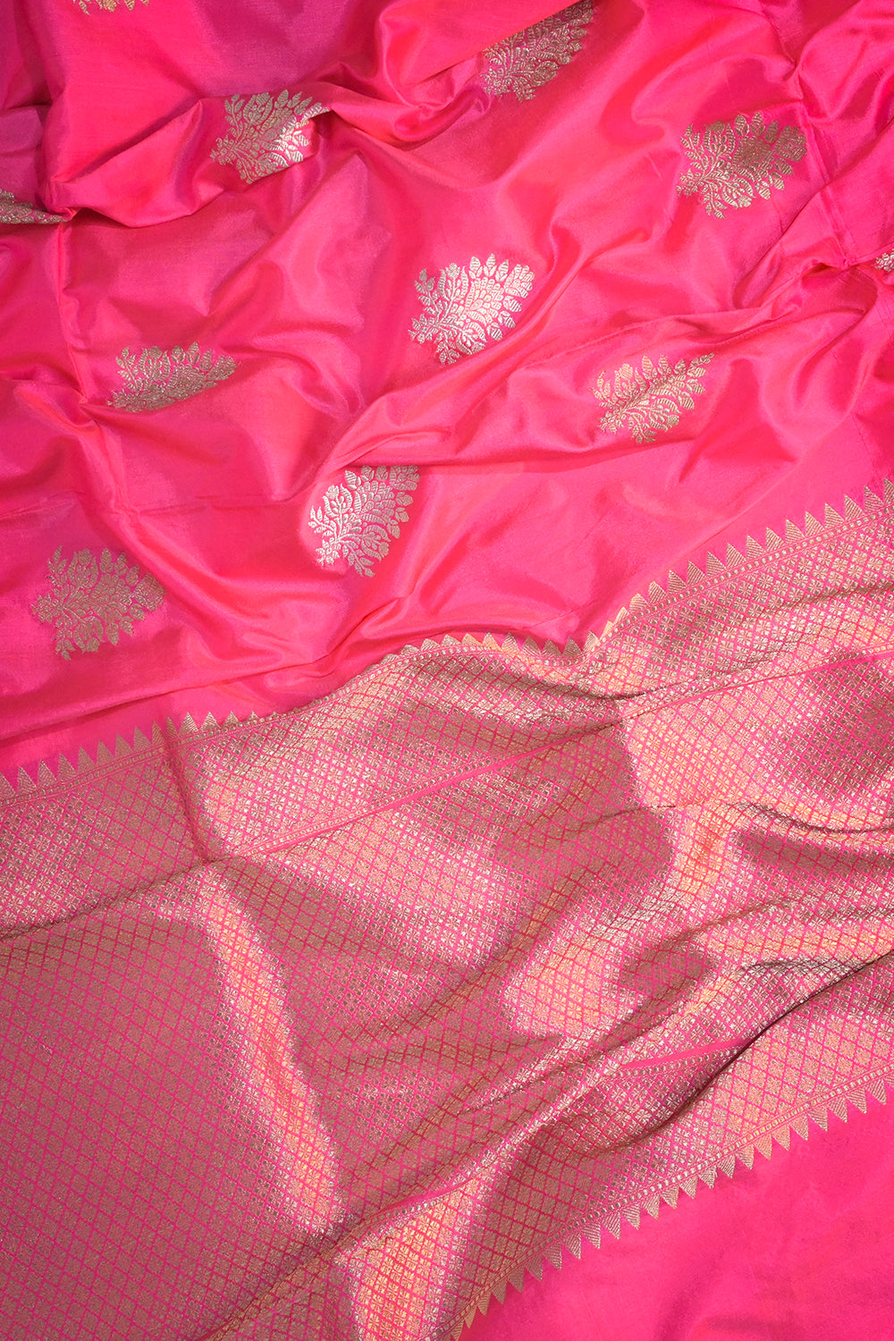 Soft Silk Borderless With Jari Leaf Motifs