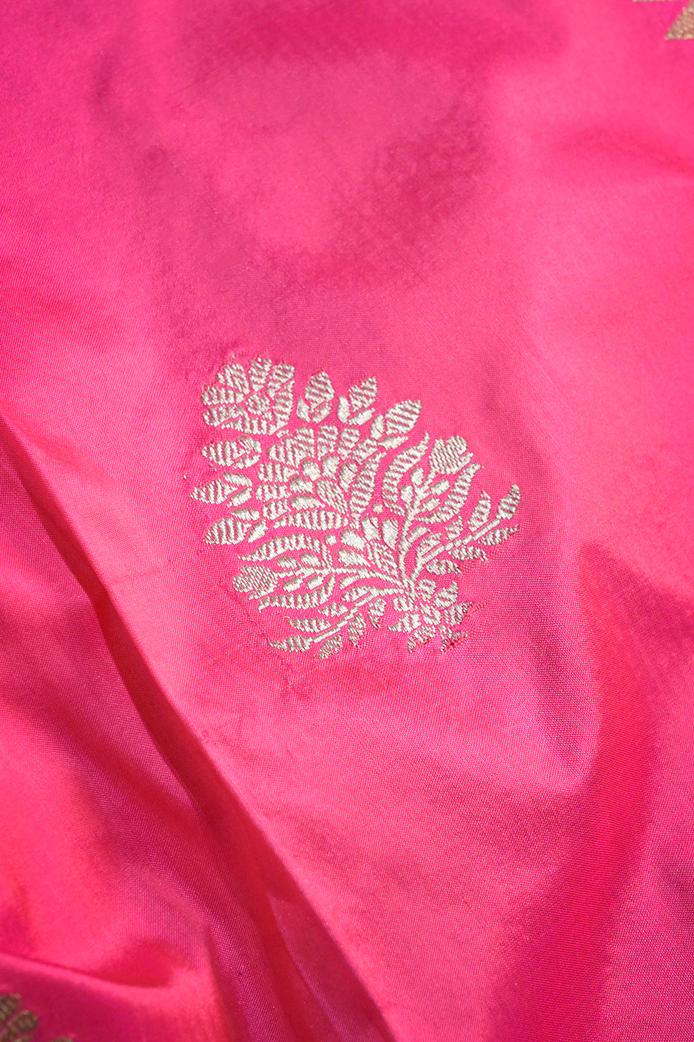 Soft Silk Borderless With Jari Leaf Motifs