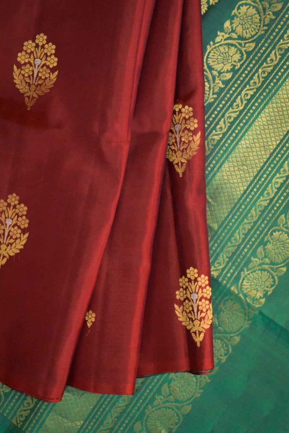 Soft Silk Borderless With Betel Leafs Jari Motifs With Green Contrast