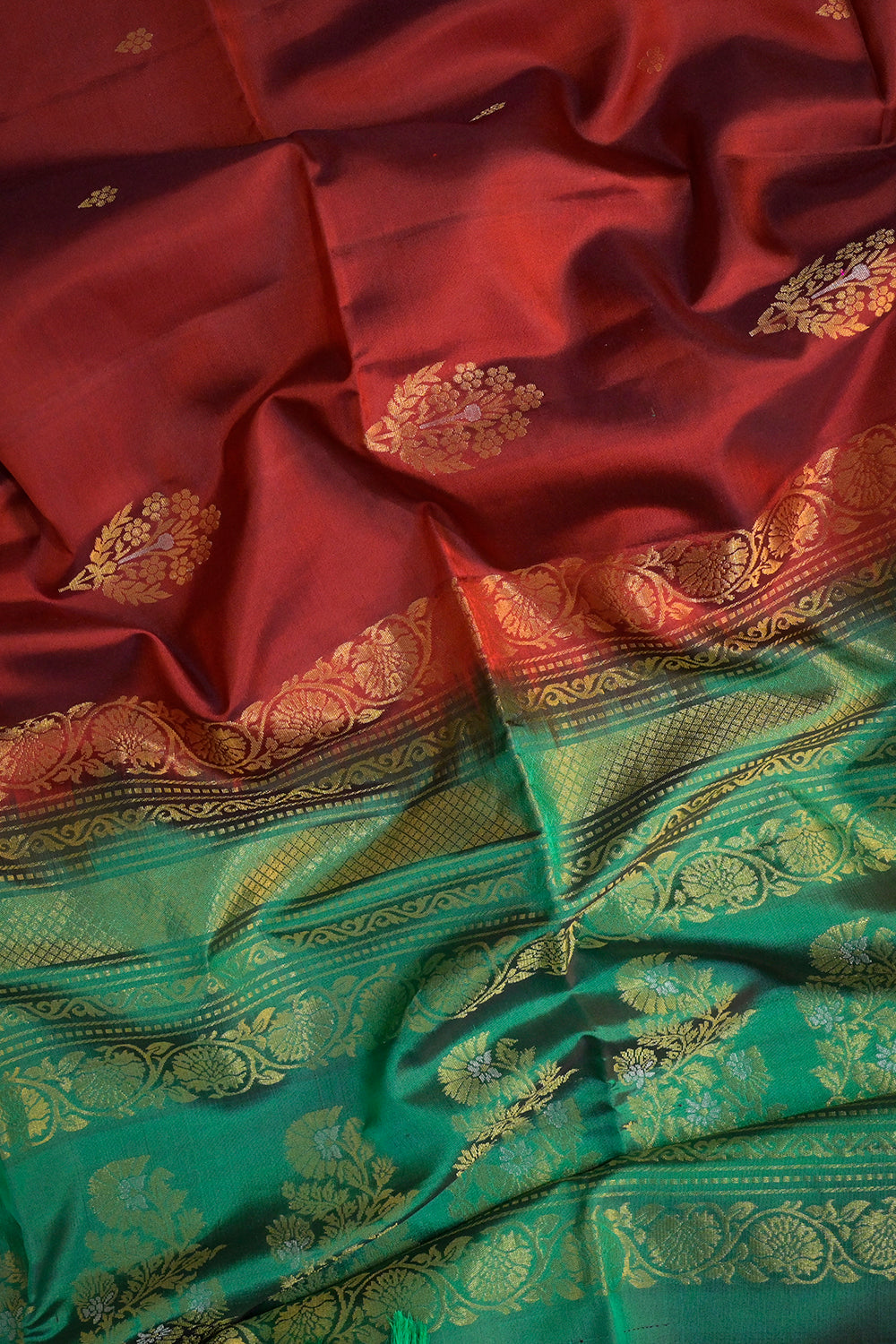 Soft Silk Borderless With Betel Leafs Jari Motifs With Green Contrast