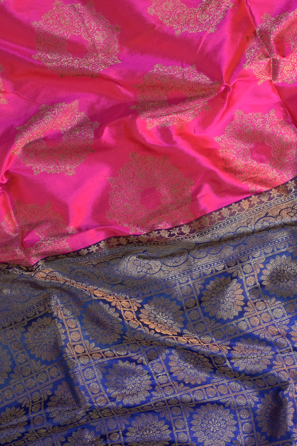 Soft Silk Borderless With Necklace Motifs