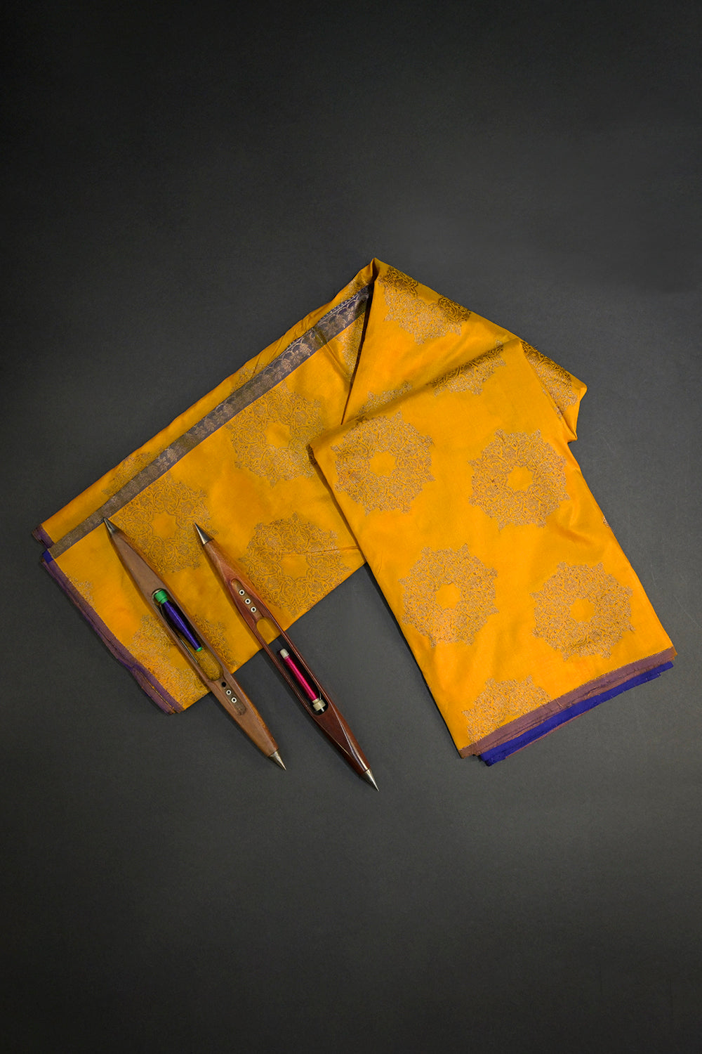 Soft Silk Borderless With Necklace Motifs
