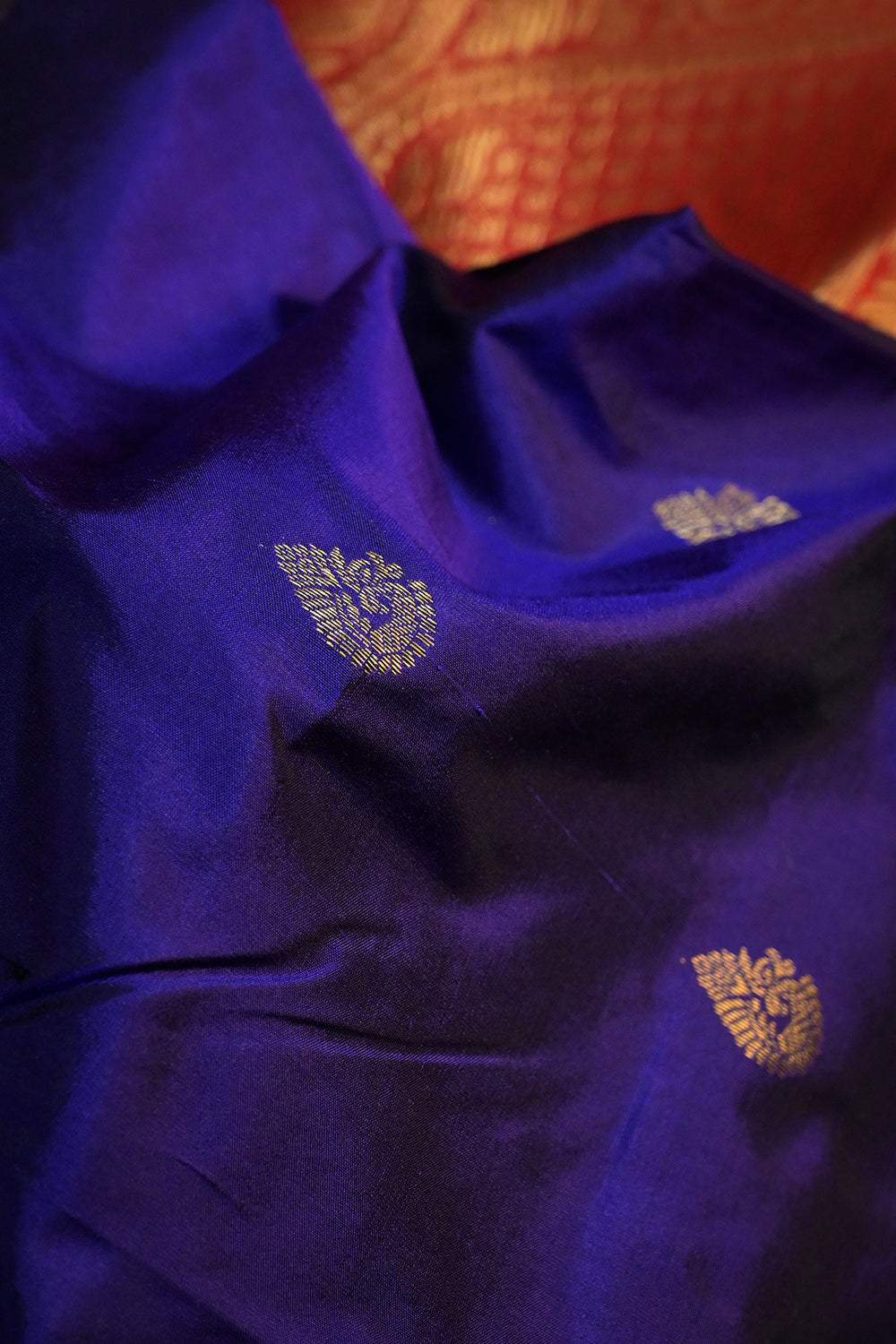9yard Handwoven Kanjivaram Silk With Red Contrast