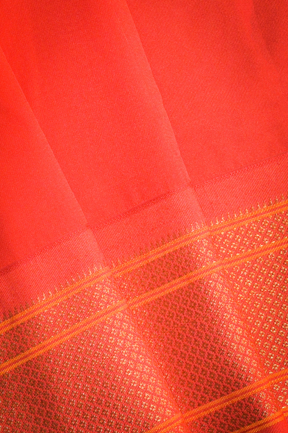 Semi Silk Woven Contrast Paithani