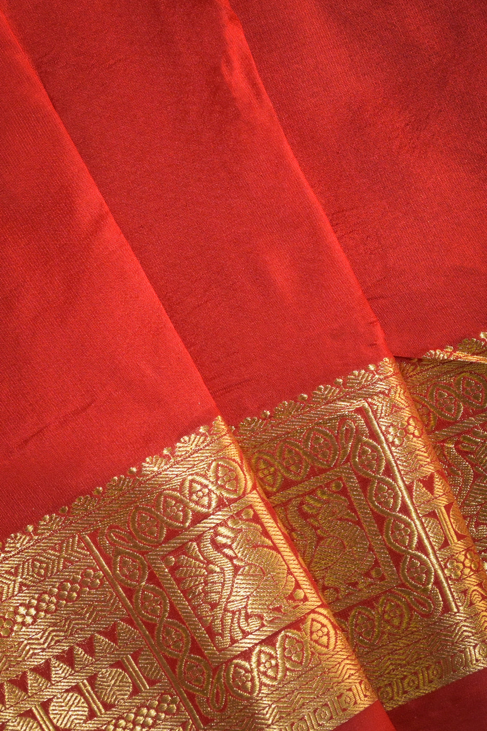 9yard Handwoven Kanjivaram Silk With Red Contrast