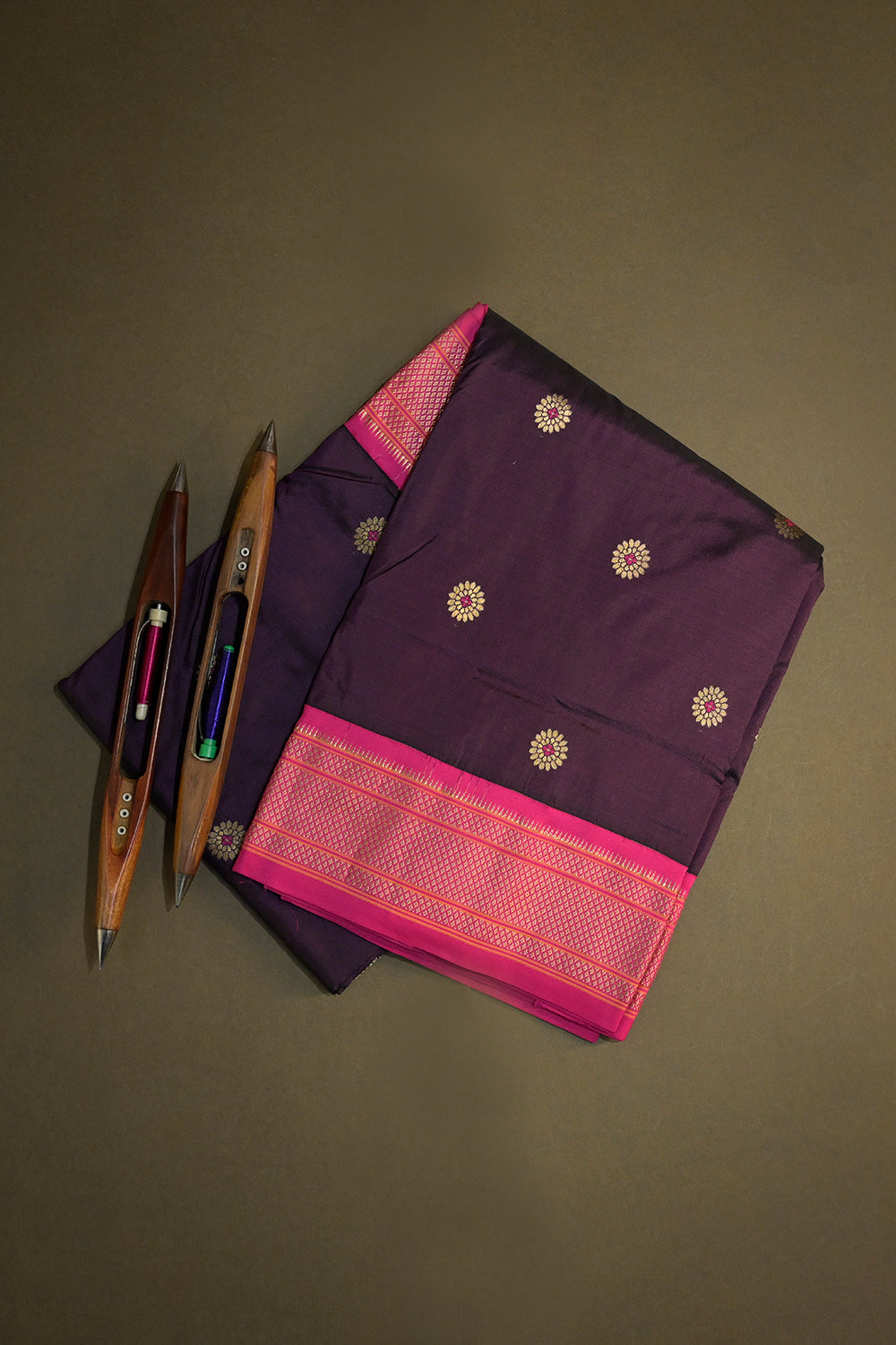 9yard Handwoven Pure Paithani With Chakra Meena Buttis And Pink Contrast