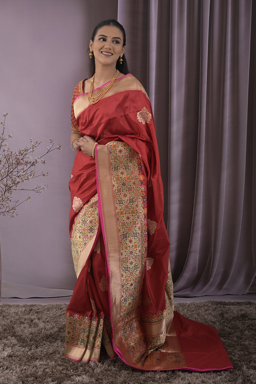 Banarasi Woven Gold Jari