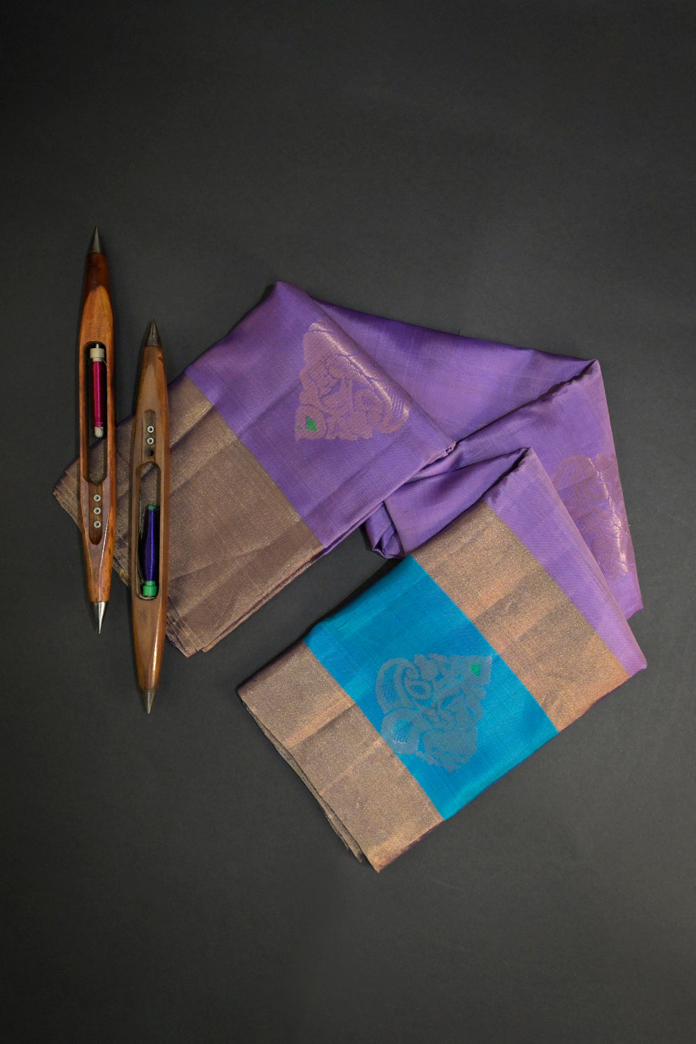 Soft Silk Woven Jari Motifs With Double Border