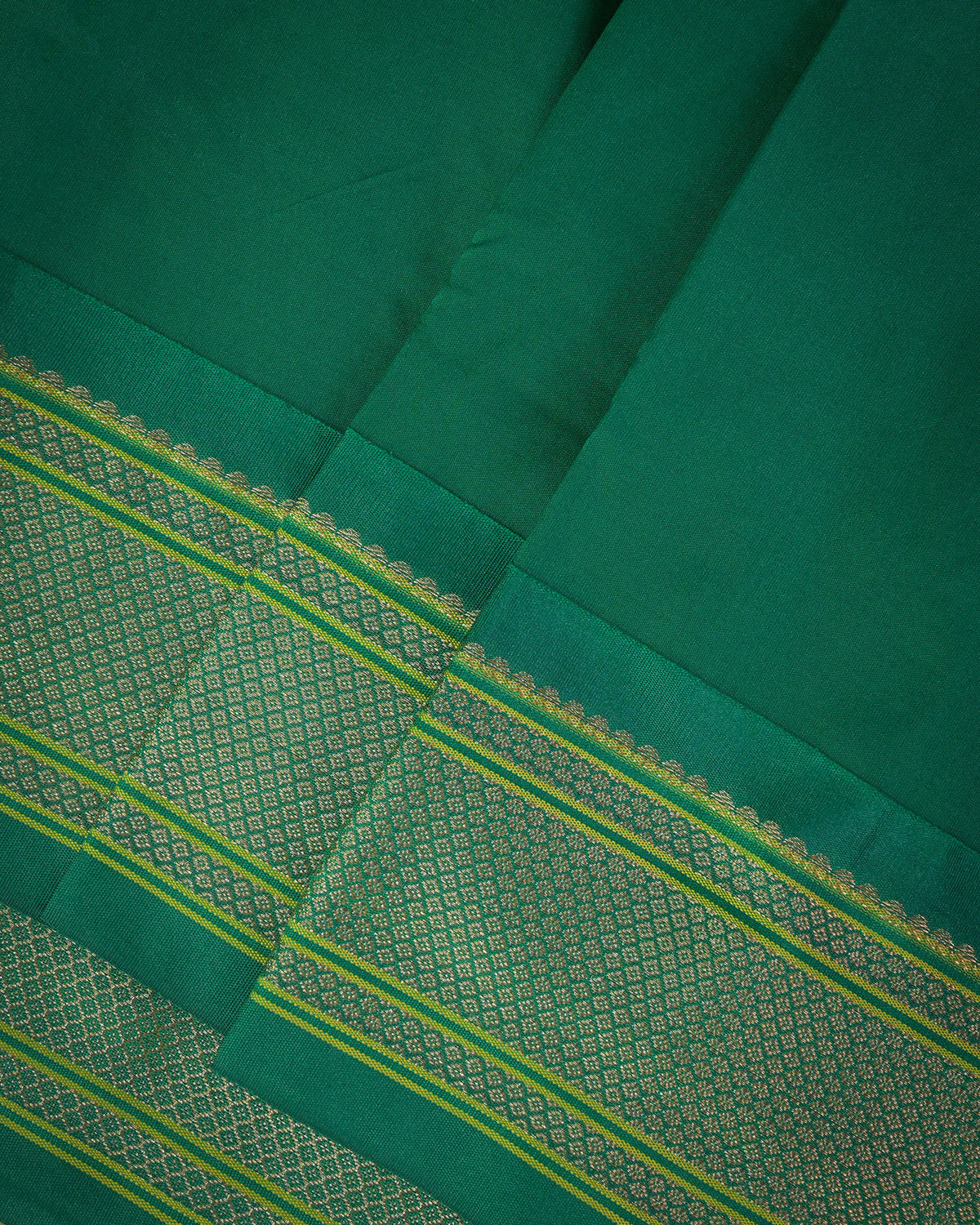 Cross Rani Silk Paithani Woven paithani with green contrast