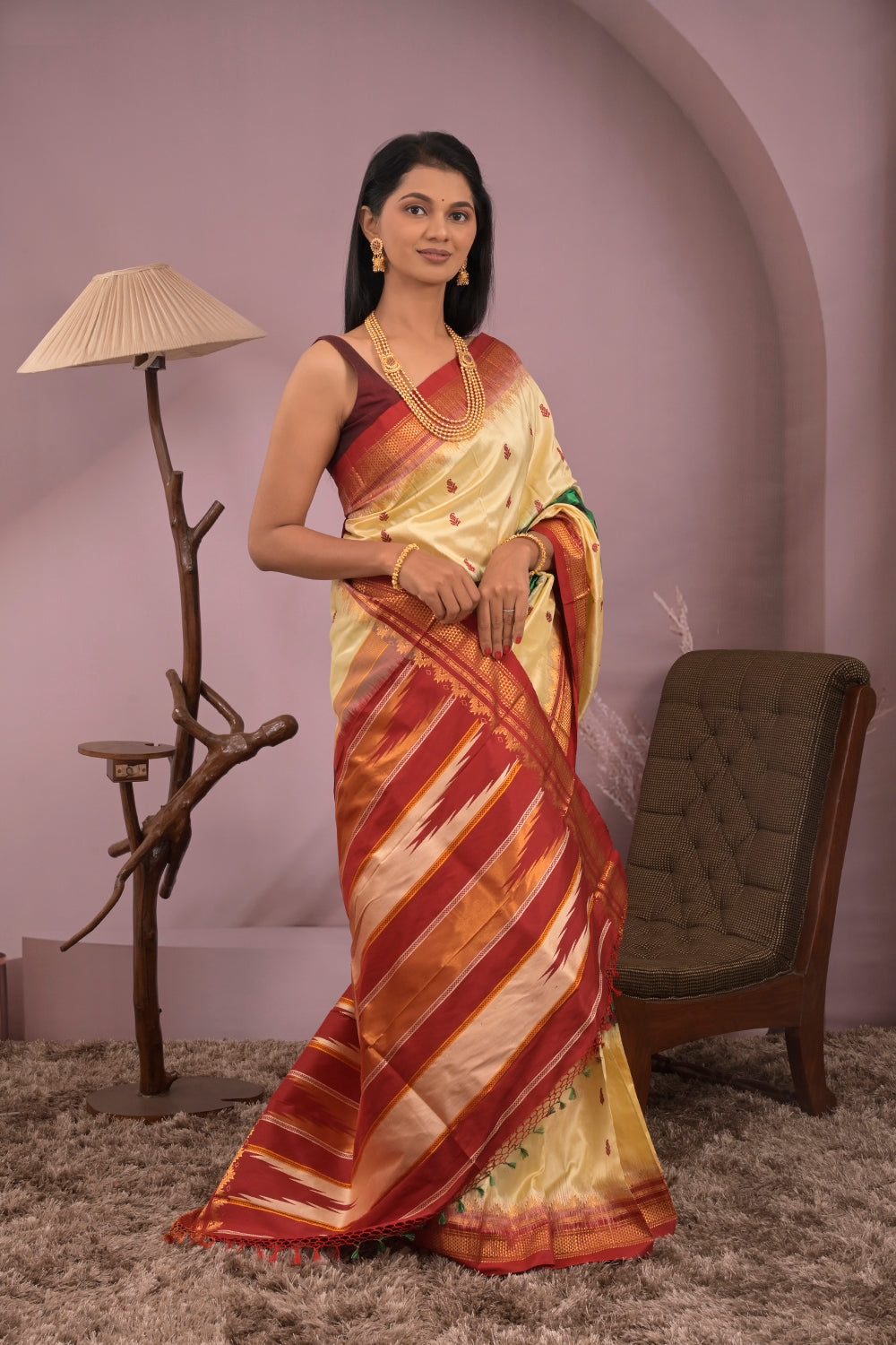 Kolhapuri Ilkal Woven Gold Jari Leaves Motifs with Multicoloured Chex