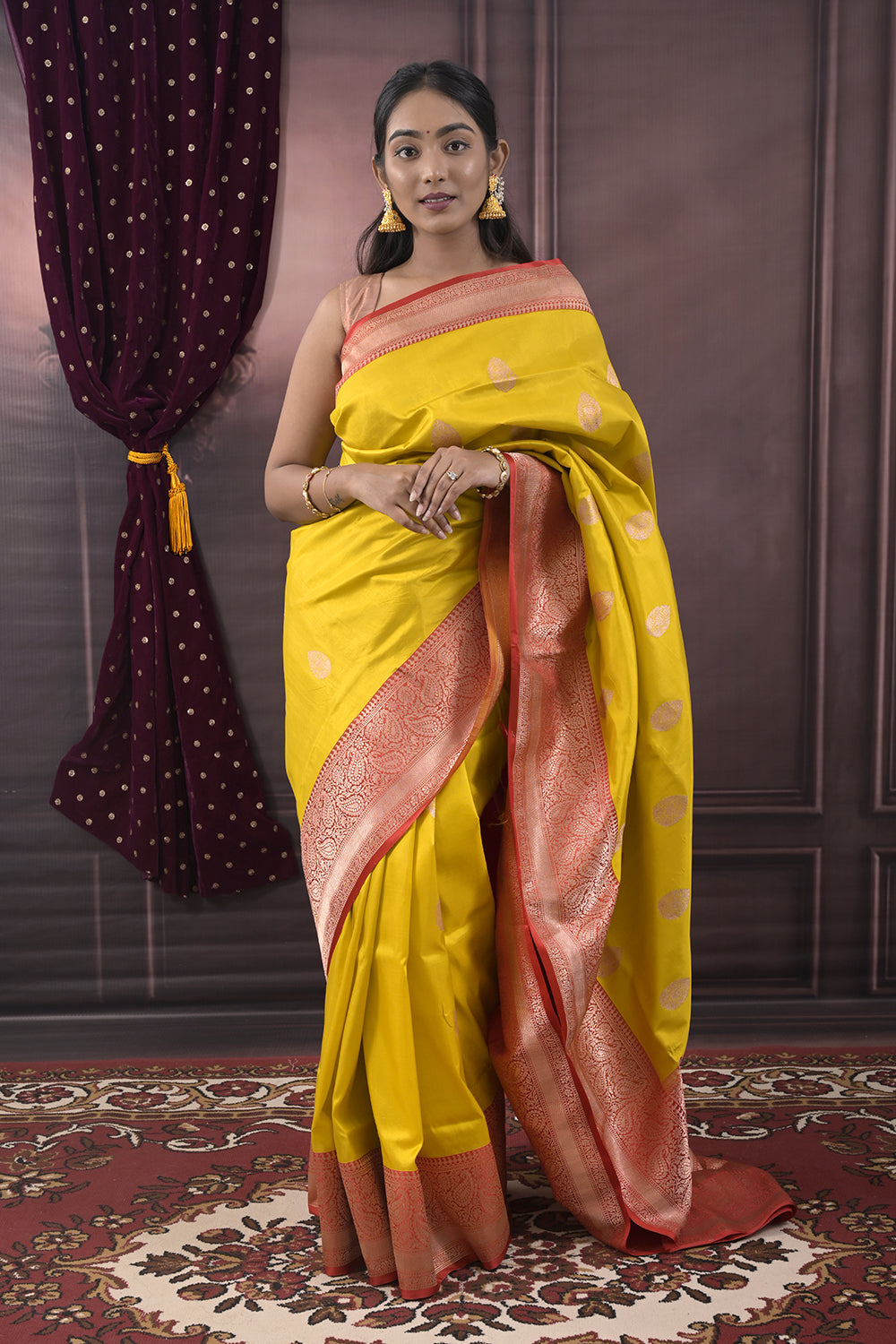 Banarasi Woven Gold Jari Butti