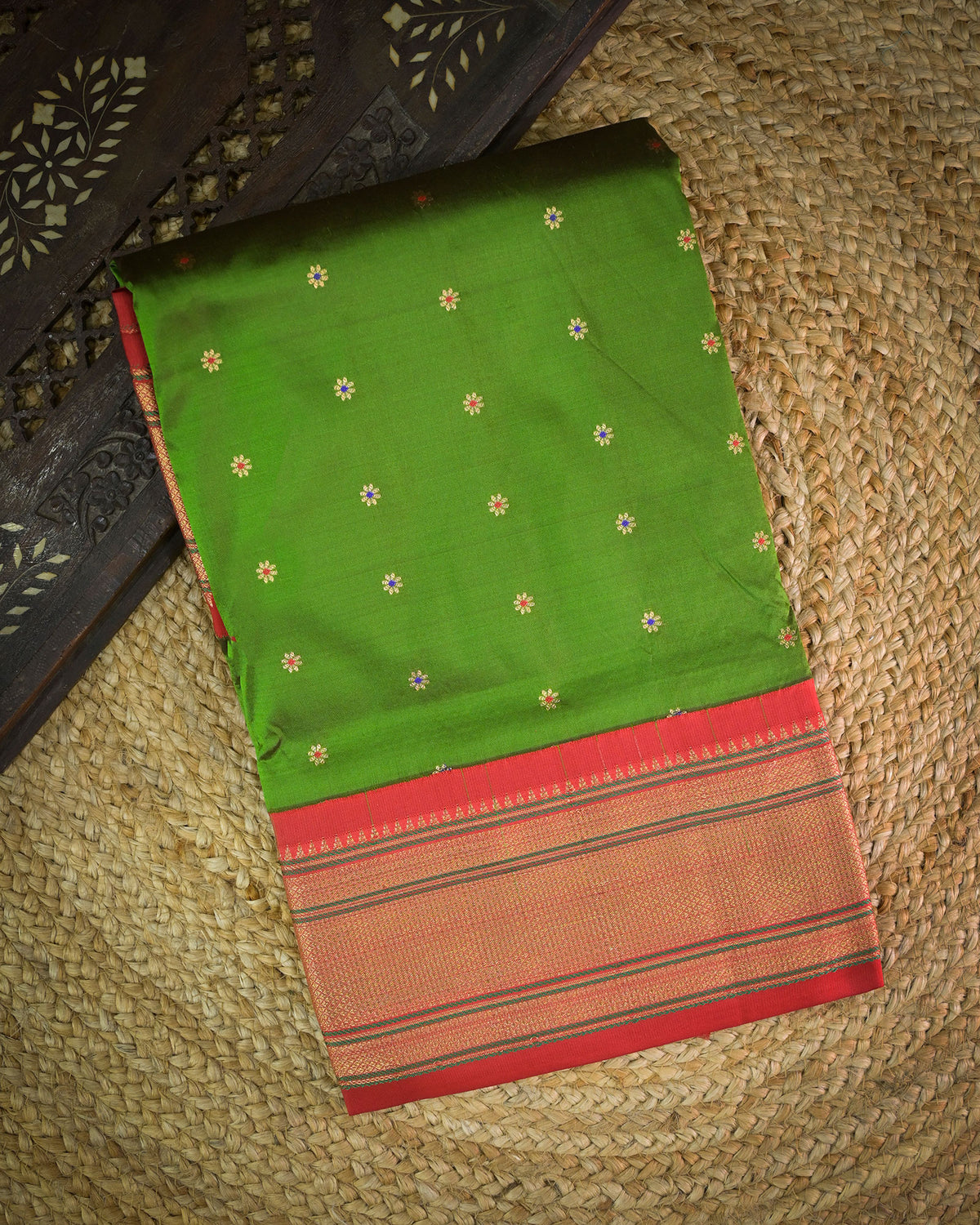 Anjeeri green Silk Paithani Woven paithani with red contrast