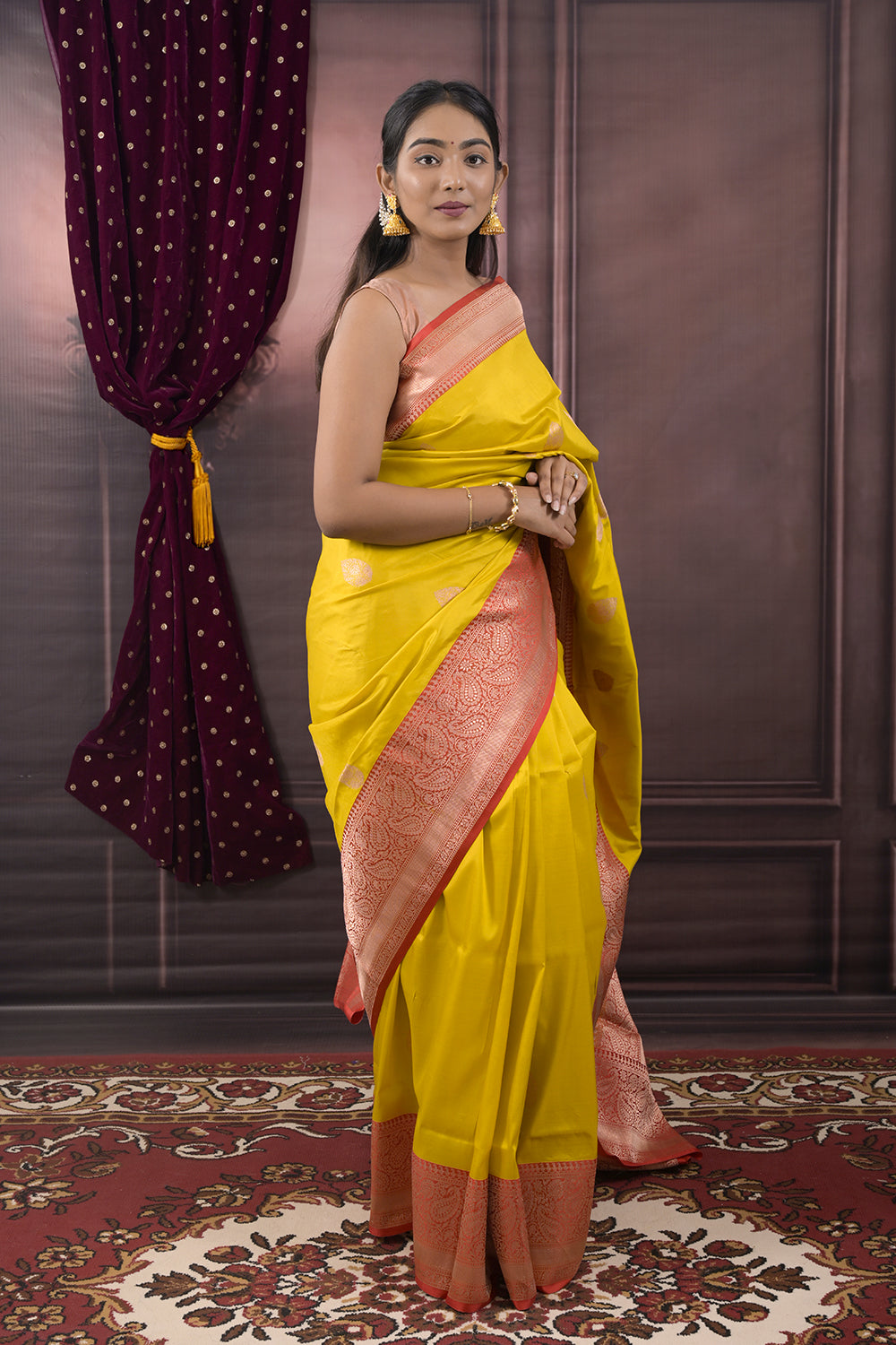 Banarasi Woven Gold Jari Butti