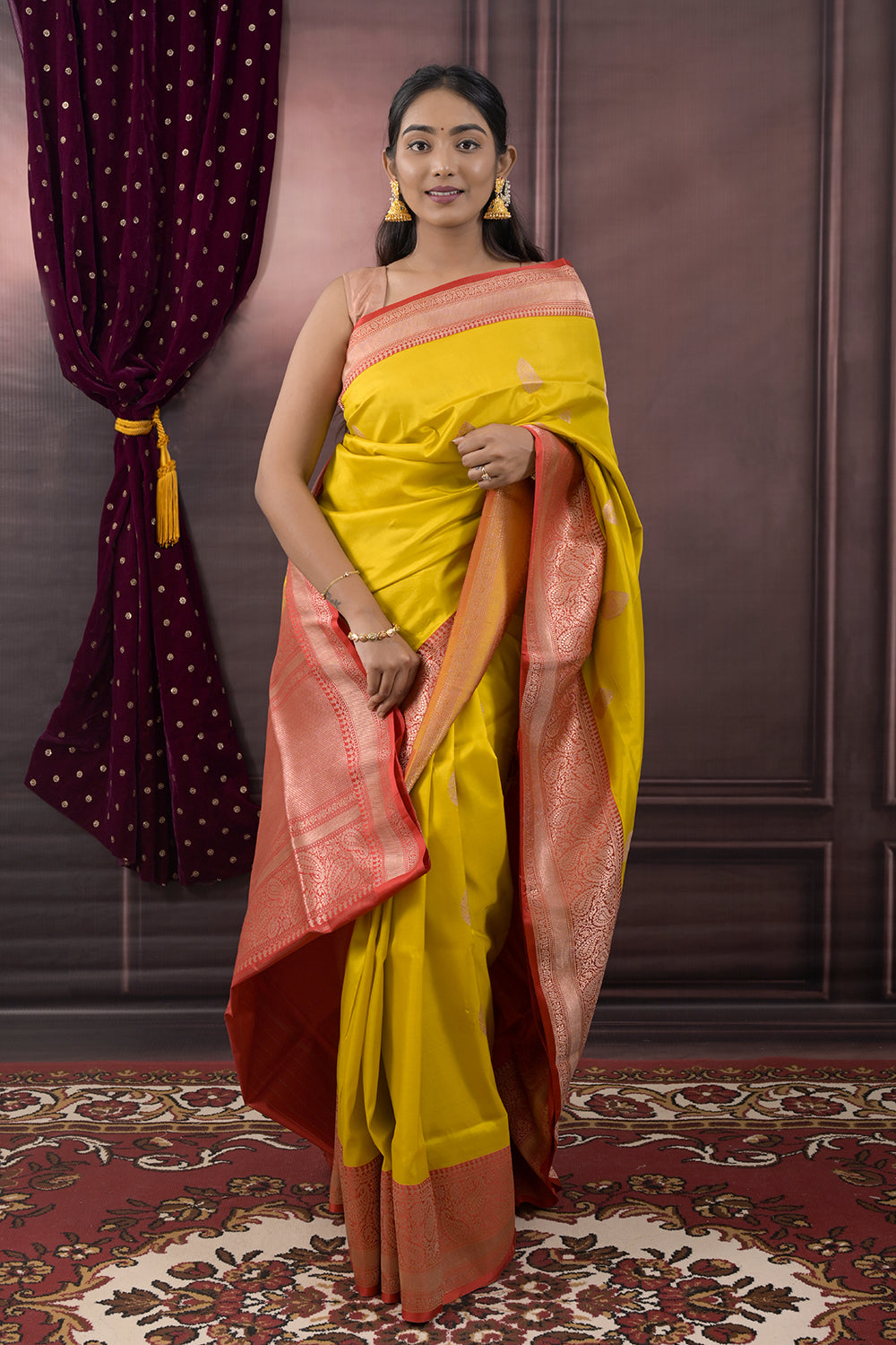 Banarasi Woven Gold Jari Butti