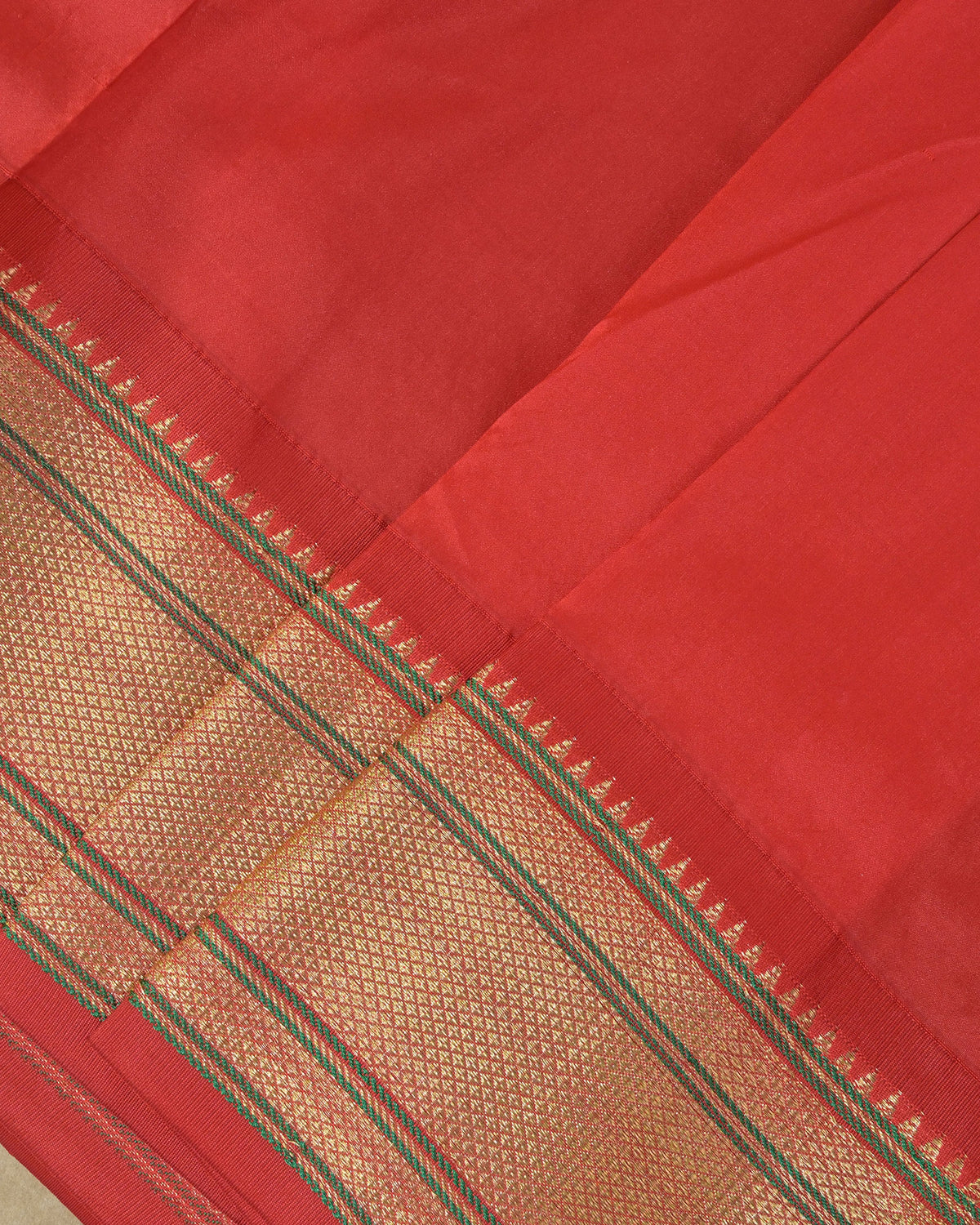 Anjeeri green Silk Paithani Woven paithani with red contrast