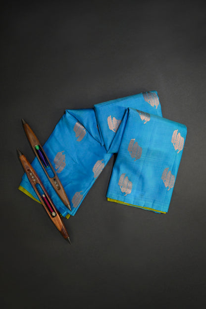 Soft Silk Borderless With Triple Leaves Motifs