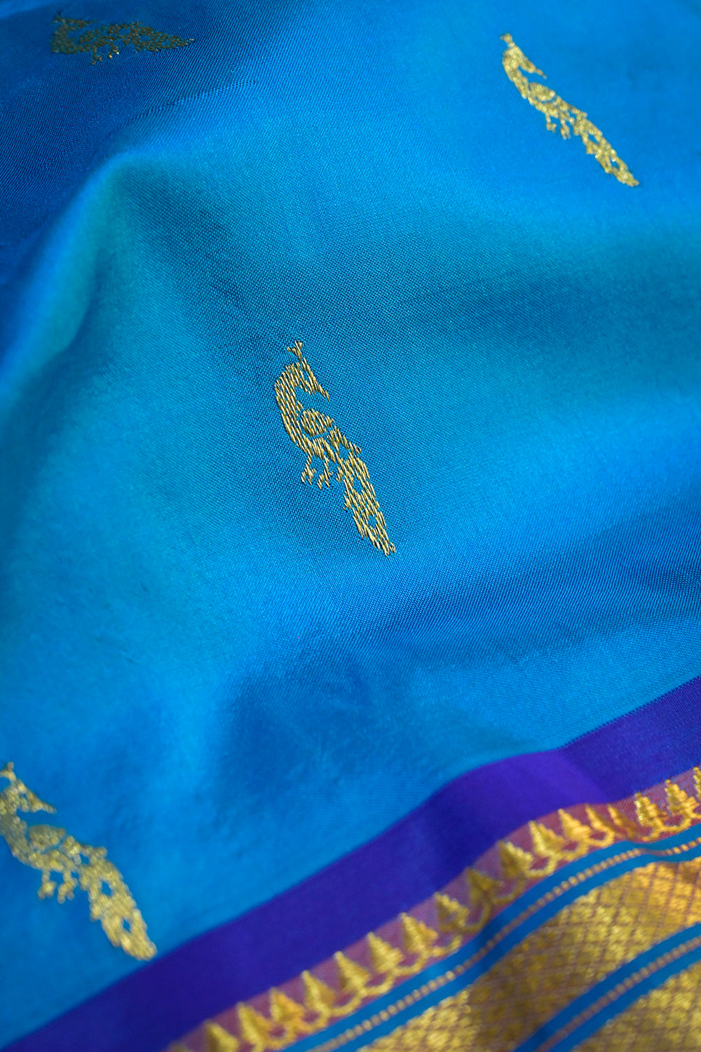 9yard Handwoven Pure Paithani With Peacock Jari Buttis