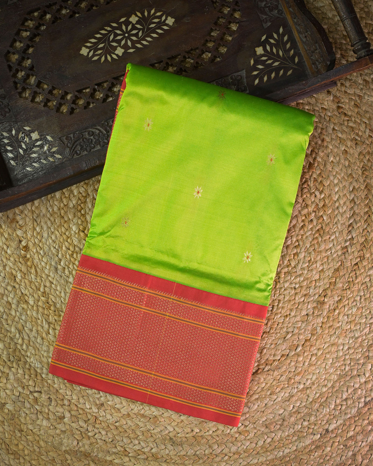 Parrot green Silk Paithanis Woven paithani with red contrast