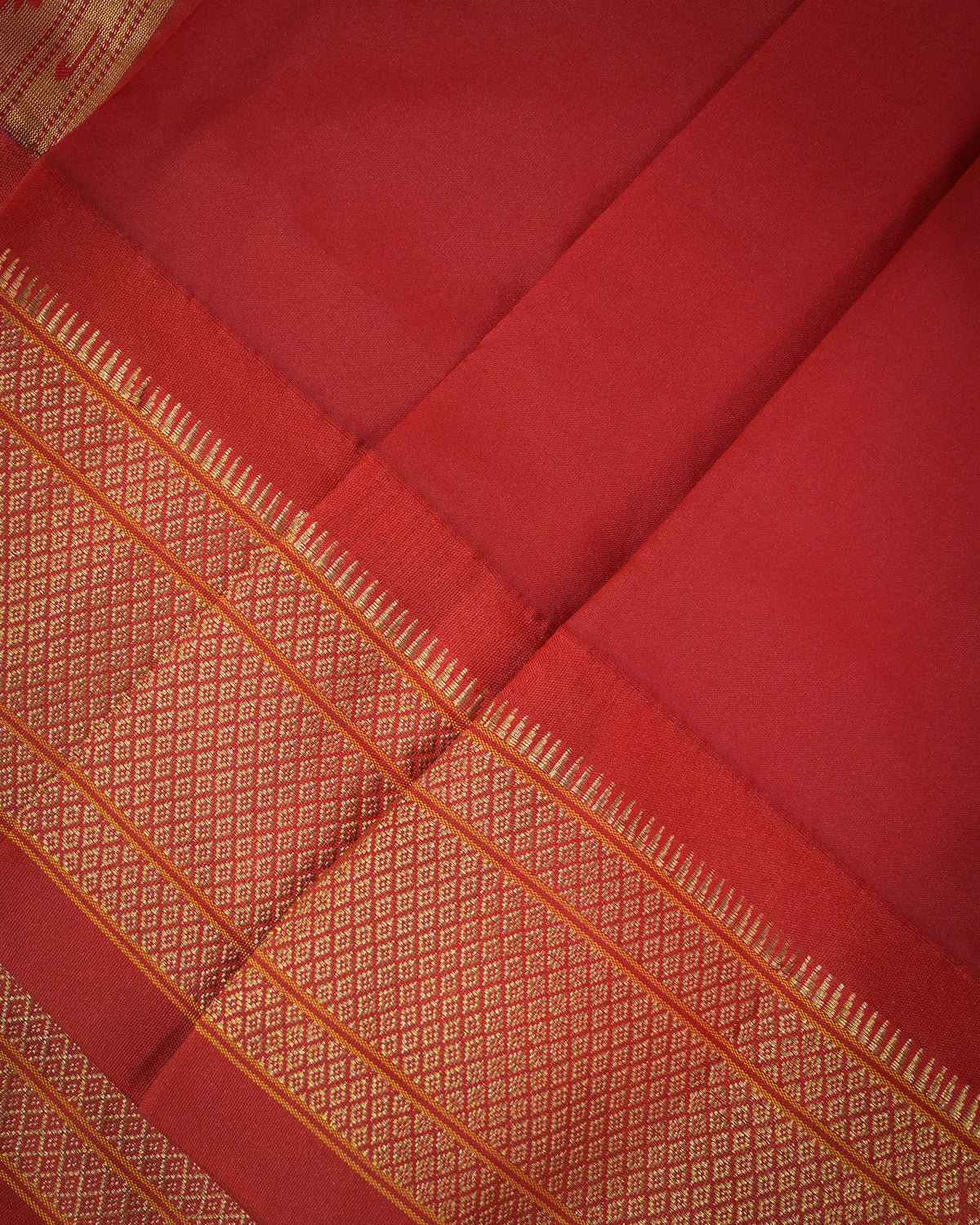 Magenta Silk Paithani Woven paithani with red contrast