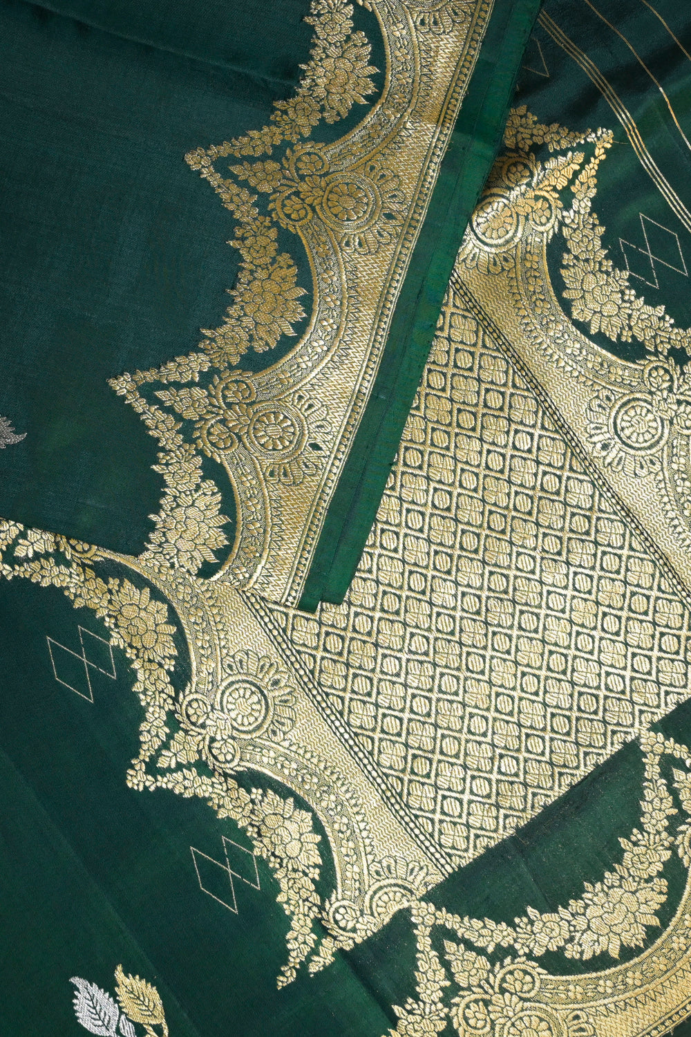 Banarasi Woven Double Leaf Motifs With Necklace Border