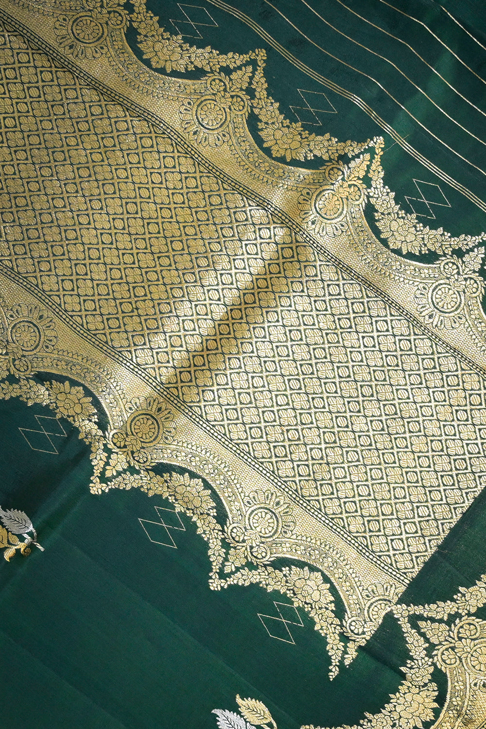 Banarasi Woven Double Leaf Motifs With Necklace Border