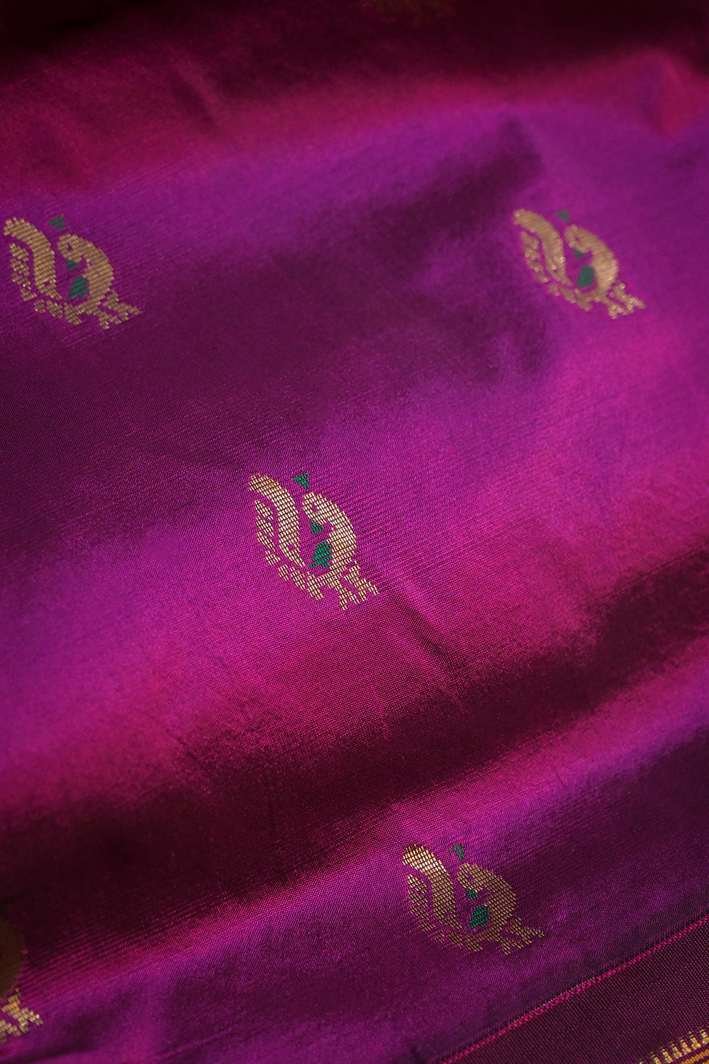 9yard Handwoven Pure Paithani With Peacock Meena Buttis