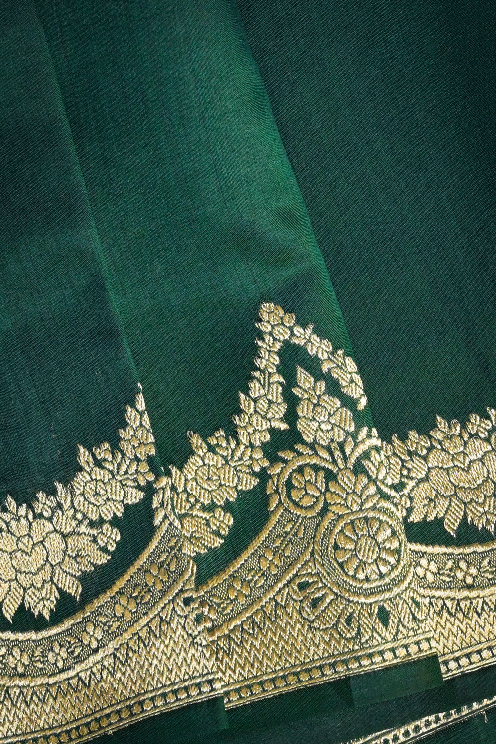 Banarasi Woven Double Leaf Motifs With Necklace Border