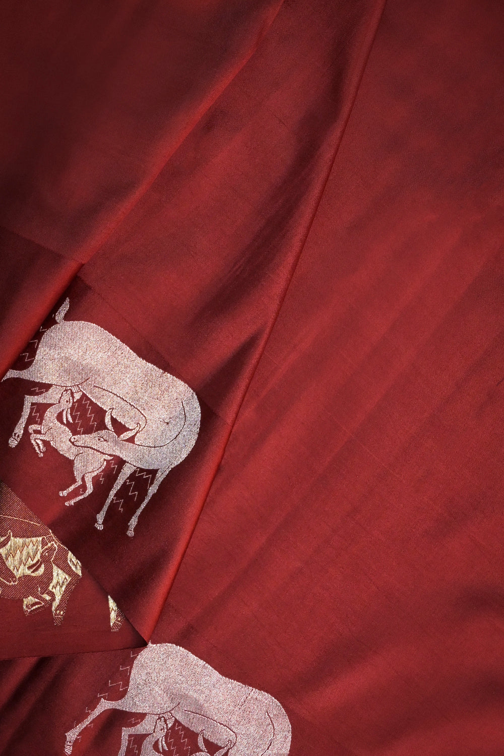 Banarasi Kadhwa Handwoven Border Buttis With Antelope Design Border