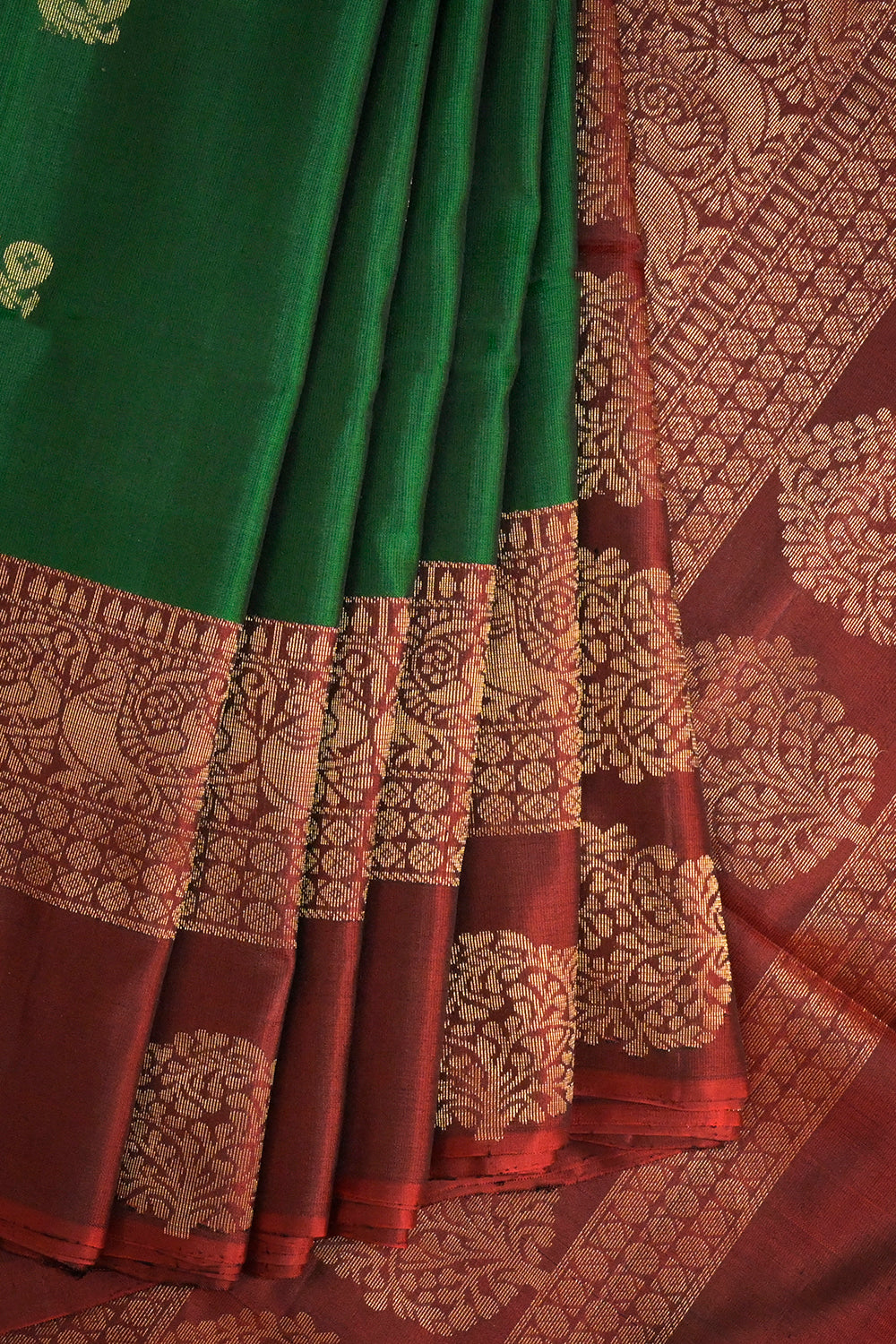 Soft Silk Woven Alternate Leaf And Peacock Jari Motifs