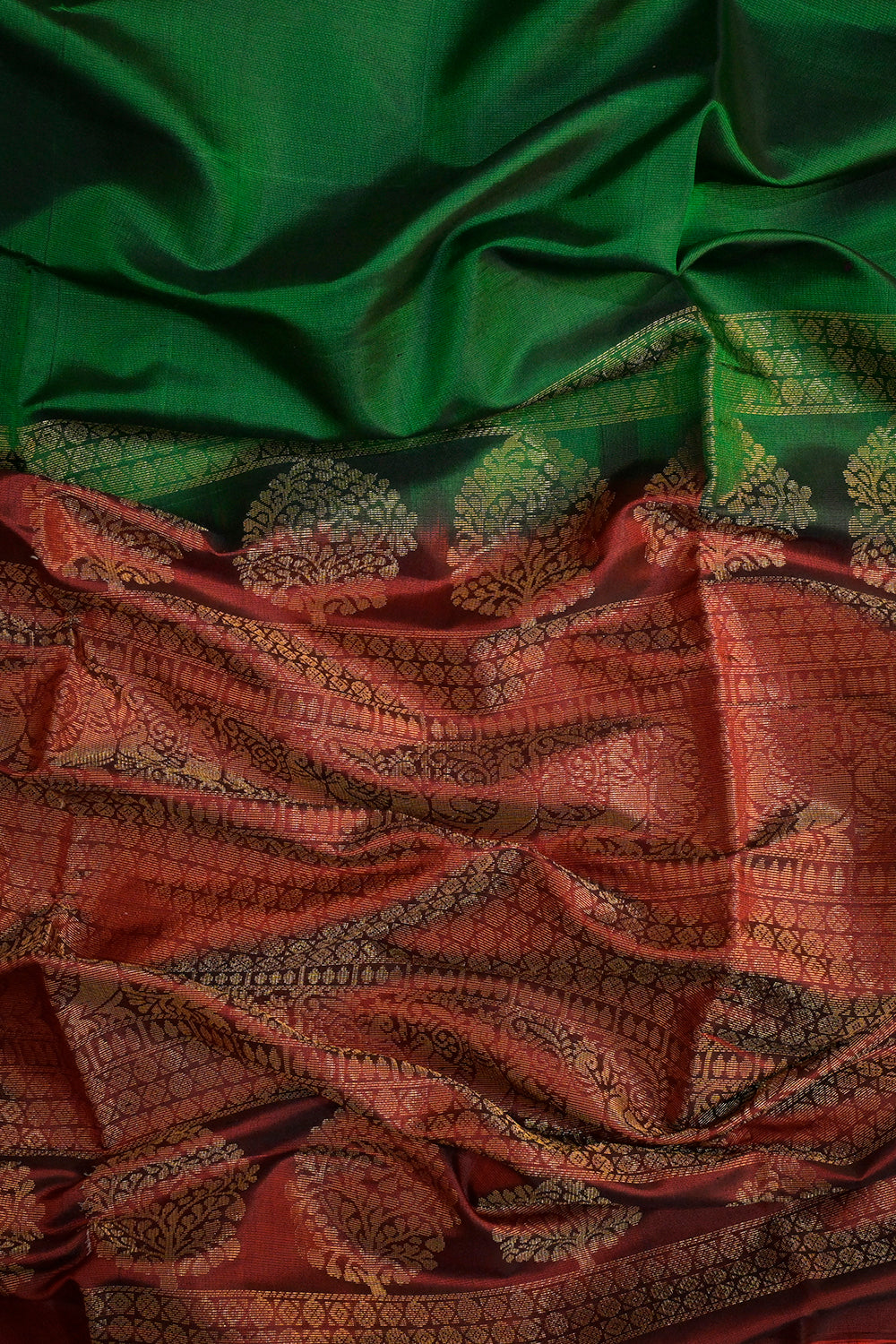 Soft Silk Woven Alternate Leaf And Peacock Jari Motifs