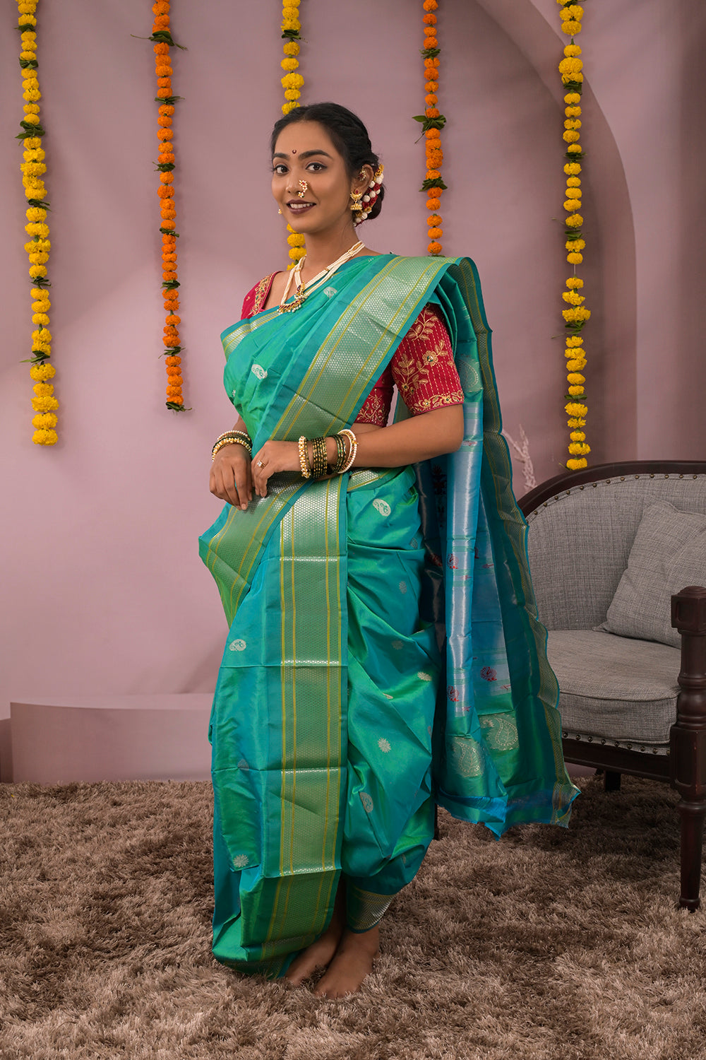 9yard Woven Betel Leafs Motifs With Silver Jari Border