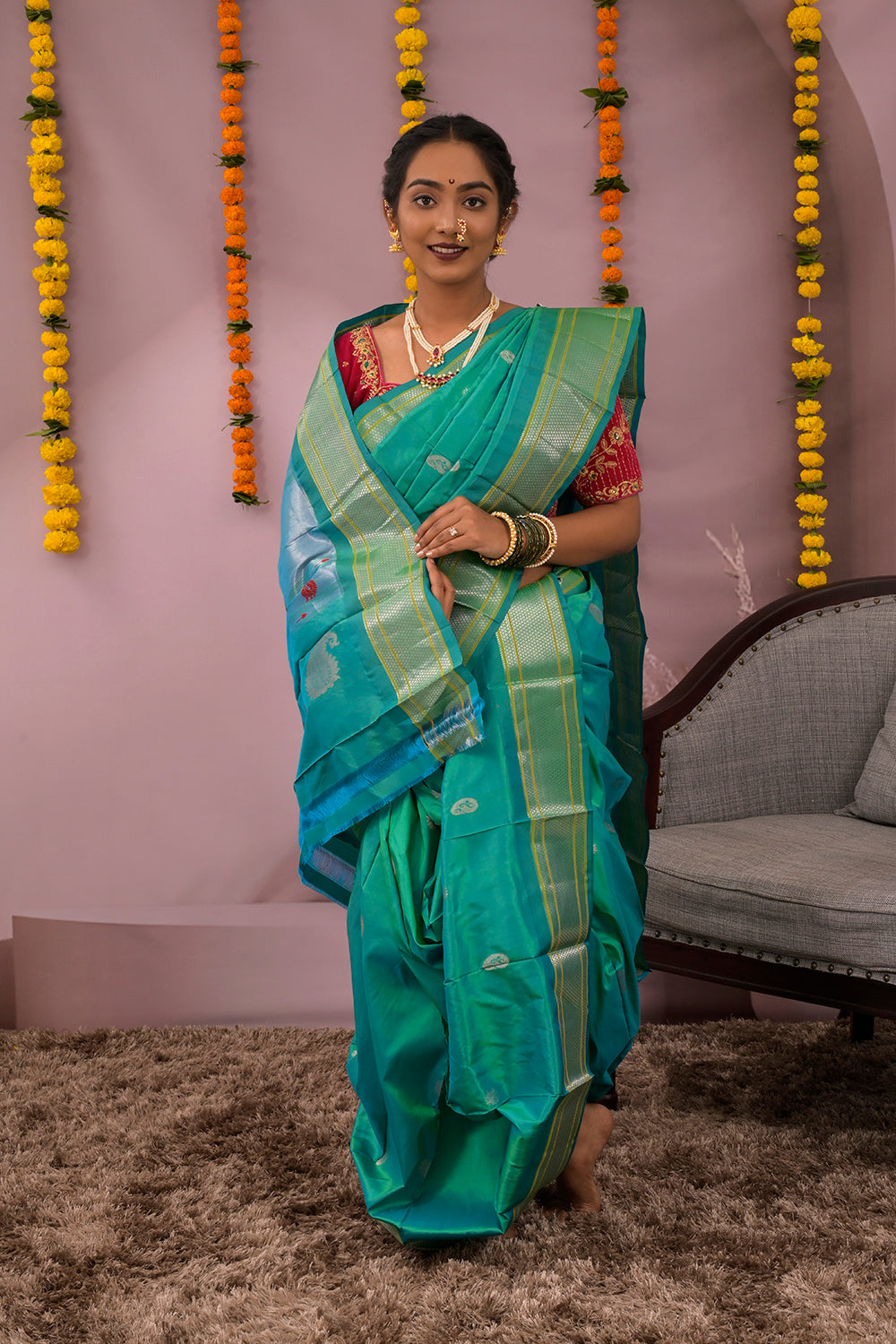 9yard Woven Betel Leafs Motifs With Silver Jari Border