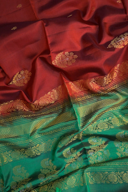 Soft Silk Borderless With Betel Leafs Jari Motifs With Green Contrast