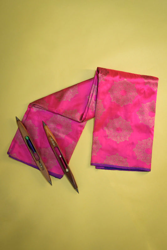 Soft Silk Borderless With Necklace Motifs