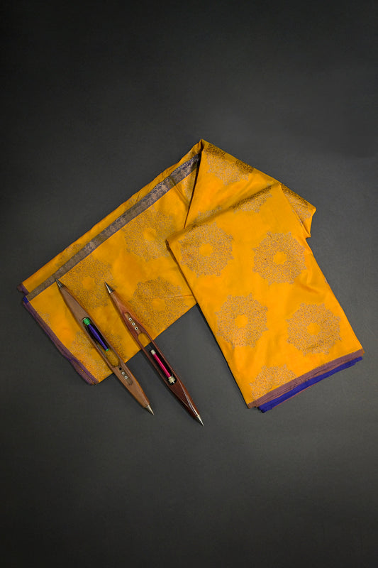 Soft Silk Borderless With Necklace Motifs
